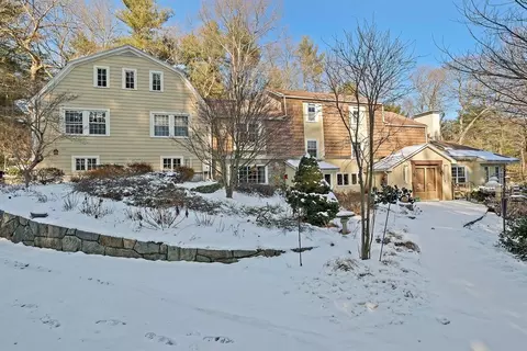25 Pleasant St, Dover, MA 02030