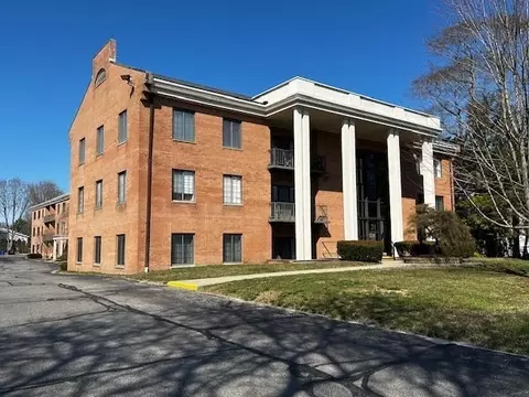 31 Church Grn #203, Taunton, MA 02780