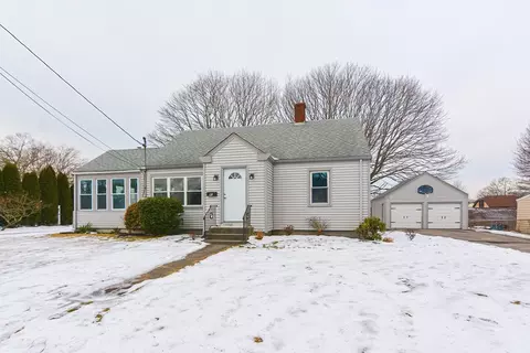 91 Jette St, Swansea, MA 02777