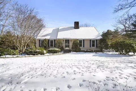 84 Shirley St, Pepperell, MA 01463