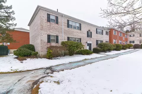 27 Lake Shore Ct #3, Boston, MA 02135