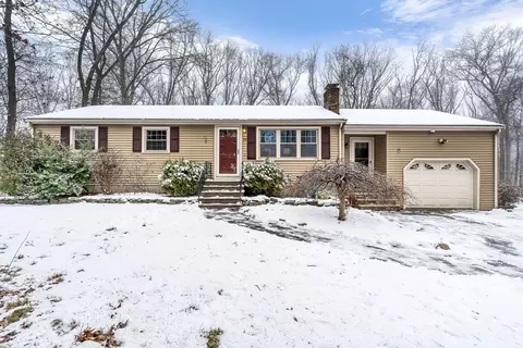 16 Little Tree Ln, Bellingham, MA 02019