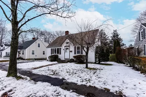 5 Iverson Rd, Beverly, MA 01915 photo 2