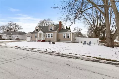 48 Dunstable St, Lawrence, MA 01841