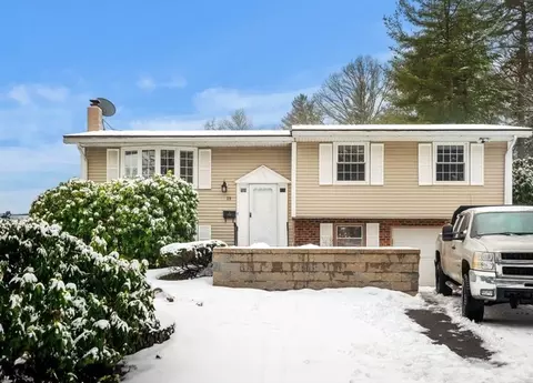 13 Stockton Rd, Peabody, MA 01960