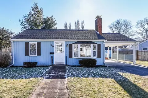 29 Little Rock Ave, Falmouth, MA 02540