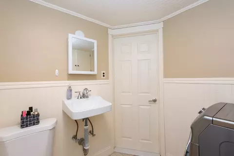 Bath - 5 Colonial Rd, Beverly, MA 01915 photo 5 of 5