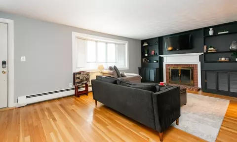 Living - 5 Colonial Rd, Beverly, MA 01915 photo 3 of 5