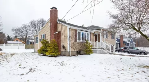 Exterior - 5 Colonial Rd, Beverly, MA 01915 photo 2 of 7