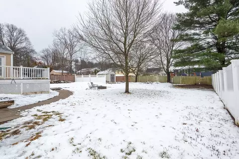 View/Area - 5 Colonial Rd, Beverly, MA 01915 photo 2 of 3