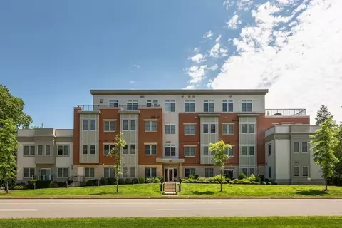321 Hammond Pond Pkwy #306, Chestnut Hill, MA 02467