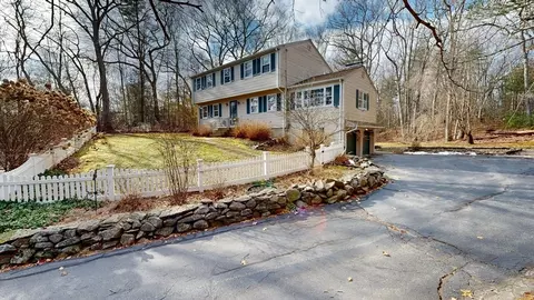 133 Chestnut St, Upton, MA 01568 photo 1