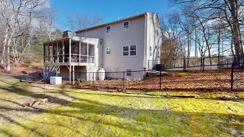 133 Chestnut St, Upton, MA 01568 photo 5