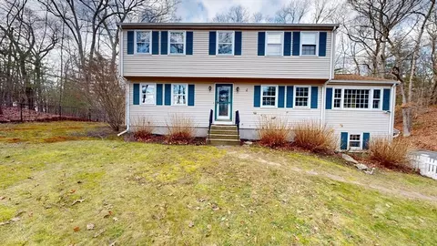 133 Chestnut St, Upton, MA 01568 photo 2