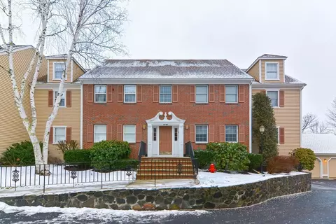 49 Weatherly Dr #49, Salem, MA 01970