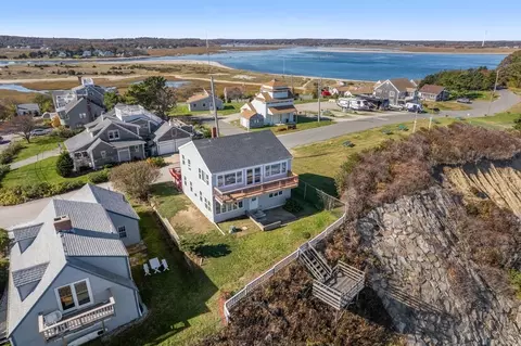 40 Cliff Rd S, Scituate, MA 02066