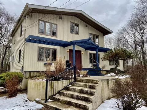 61 Warren St, Plainville, MA 02762