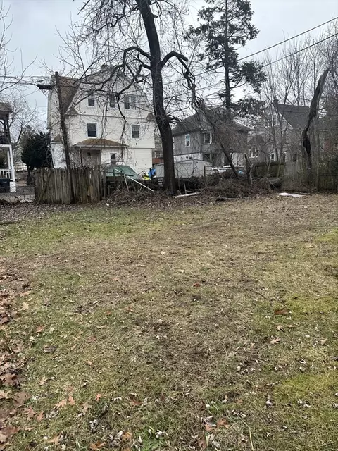 Exterior - 47 Dresden St, Springfield, MA 01109 photo 3 of 4