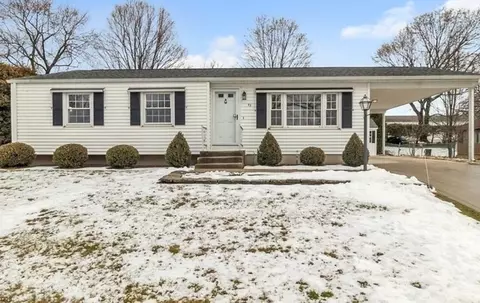 82 Knollwood Cir, Holyoke, MA 01040