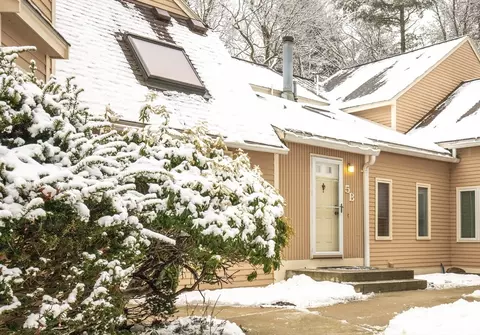 5 Old Colony Dr # B, Westford, MA 01886