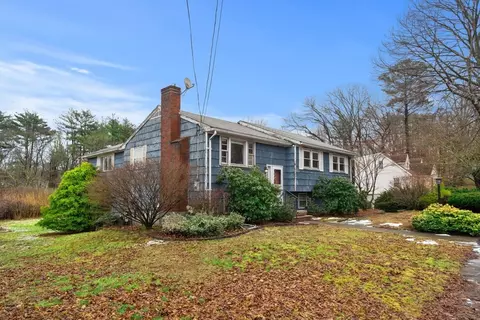 7 Wirling Dr, Beverly, MA 01915 photo 2