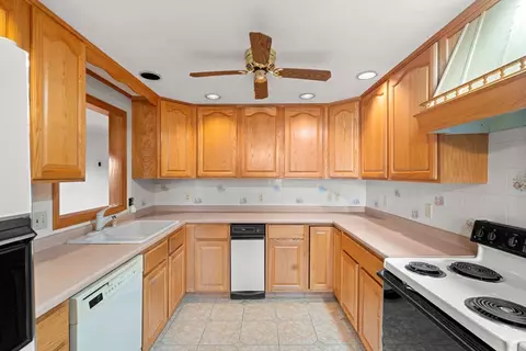 7 Wirling Dr, Beverly, MA 01915 photo 20