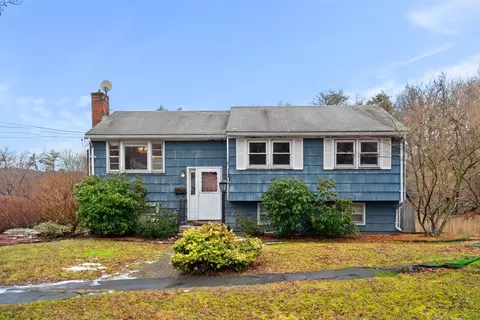 7 Wirling Dr, Beverly, MA 01915