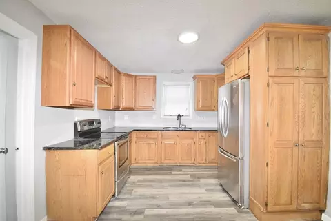 36 Orleans St, Springfield, MA 01109 photo 9