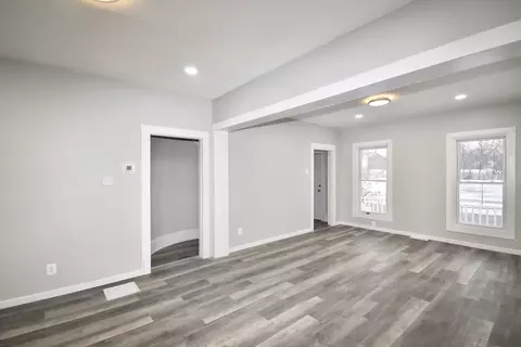 36 Orleans St, Springfield, MA 01109 photo 3