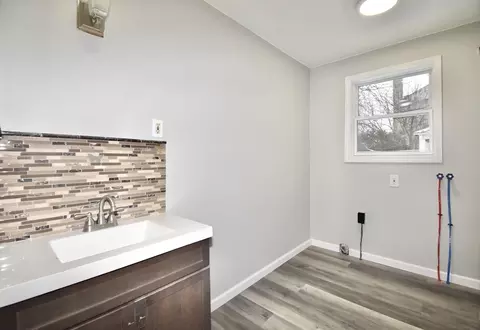 36 Orleans St, Springfield, MA 01109 photo 14