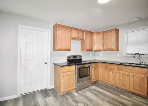 36 Orleans St, Springfield, MA 01109 photo 8