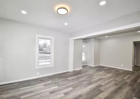 36 Orleans St, Springfield, MA 01109 photo 2