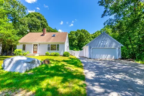 21 Upshur Dr, Falmouth, MA 02556