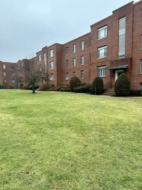 20 Ashland St #2L, Worcester, MA 01601