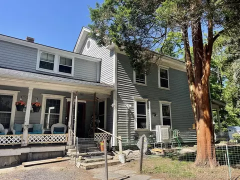 52 Middlefield Rd, Chester, MA 01011