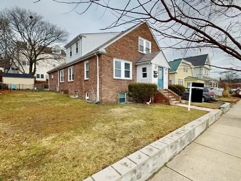 70 Shirley St, Winthrop, MA 02152