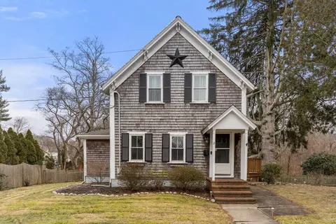 2 Goddard Ct, Plymouth, MA 02360