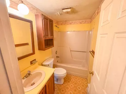 Bath - 470 Estherbrook Ave, Dighton, MA 02715 photo 2 of 2