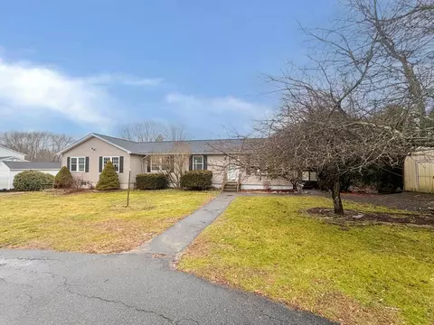 Exterior - 470 Estherbrook Ave, Dighton, MA 02715 photo 4 of 5