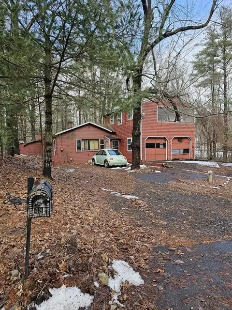 48 Island Rd, Lunenburg, MA 01462