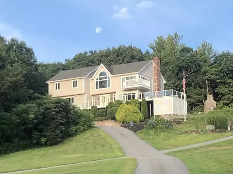 228 Hill St, Leominster, MA 01453