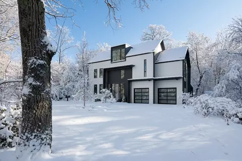 676 Wellesley St, Weston, MA 02493
