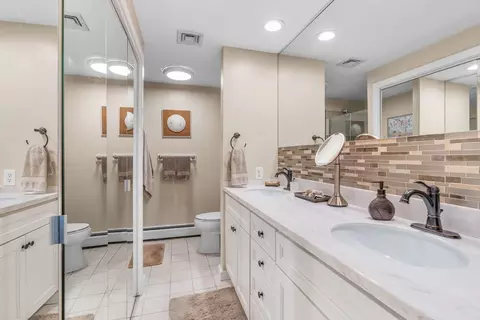 Bath - 58 Sachem Dr, Centerville, MA 02632 photo 2 of 3