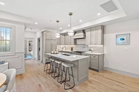 192 Green St #192, Cambridge, MA 02139