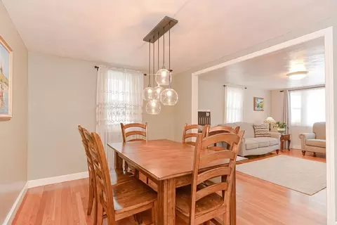 125 College Farm Rd, Waltham, MA 02451