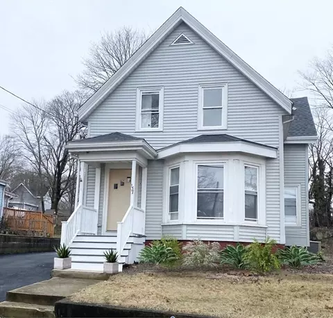 137 Winter St, Brockton, MA 02302