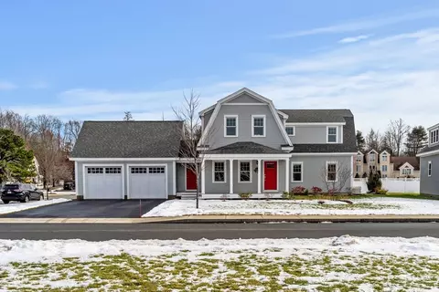 1 Duffy Dr, Newburyport, MA 01950