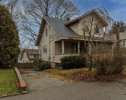 137 Church St, Milton, MA 02186