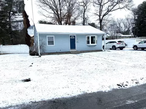 38 Fairlawn Ave, Oxford, MA 01540
