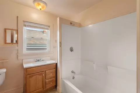 Bath - 579 Washington St, Dedham, MA 02026 photo 2 of 3